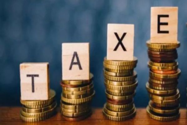 Lovitură uriașă pentru români după jaful din facturi: noi TAXE și impozite - Cât vor plăti cei cu mai multe case și mașini în 2022