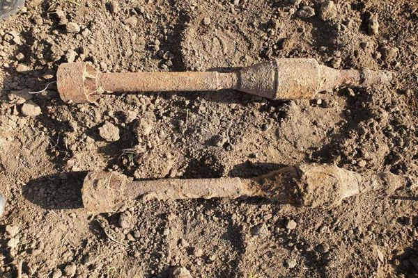 Două grenade din al Doilea Război Mondial, rămase neexplodate, descoperite pe un teren din Valea lui Mihai