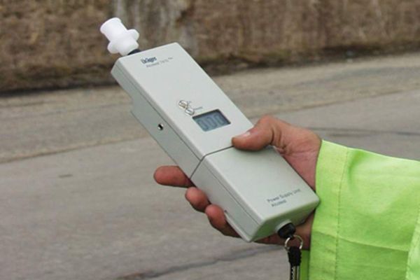 S-au urcat băuți la volan și au dat nas în nas cu polițiștii