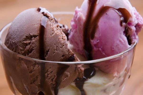 A fost creată înghețata care ajută la calmarea tusei! Inventatorii sunt români: ce preț va avea