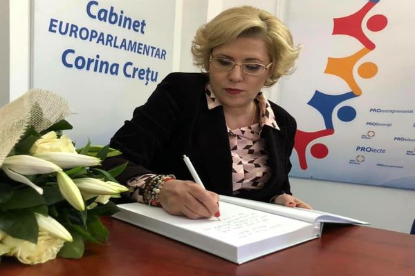 Corina Creţu: ”În România se dau foarte mulţi bani pe hârtii și avem prea puține proiecte”
