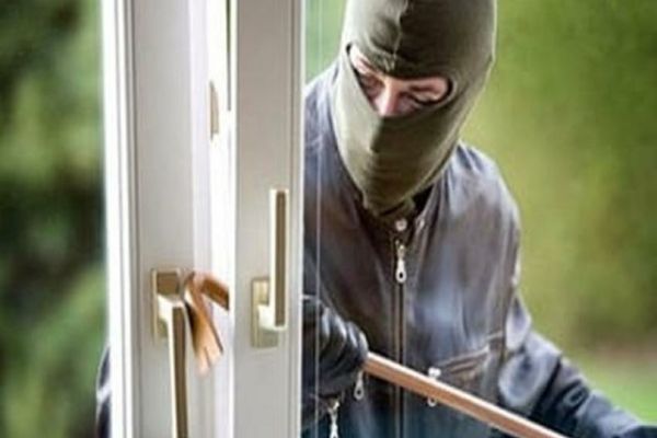 Hoț din locuințe, arestat preventiv de magistrații orădeni