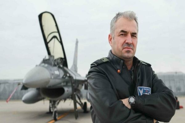 De ce nu a fost doborât avionul intrat ILEGAL în România - Dezvăluiri exclusive de la piloții care l-au escortat