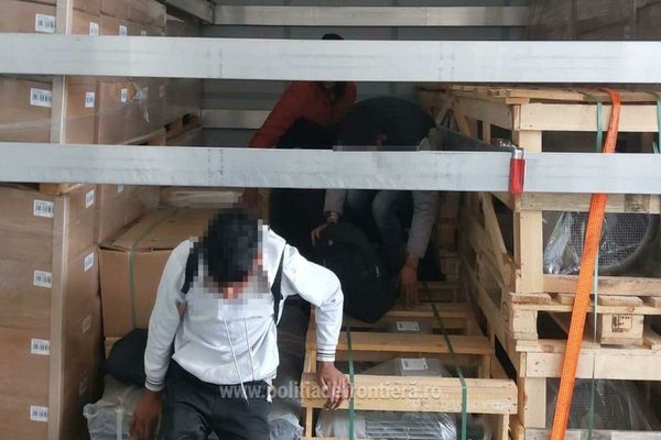 Cinci cetăţeni din Afganistan, Pakistan şi India, descoperiți într-un Tir condus de un șofer turc! Voiau să ajungă în vestul Europei