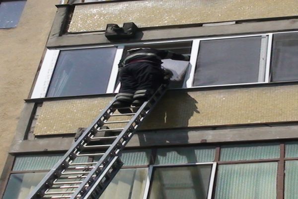 Septuagenară salvată de pompieri, în Oradea 