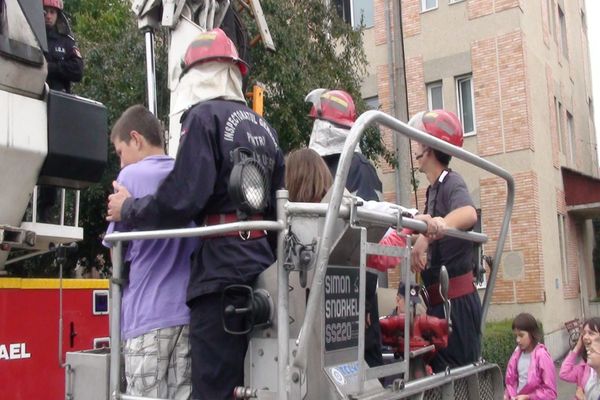 Activități desfășurate de pompierii bihoreni cu ocazia „Zilei Pompierilor din România” și a Zilei Informării Preventive