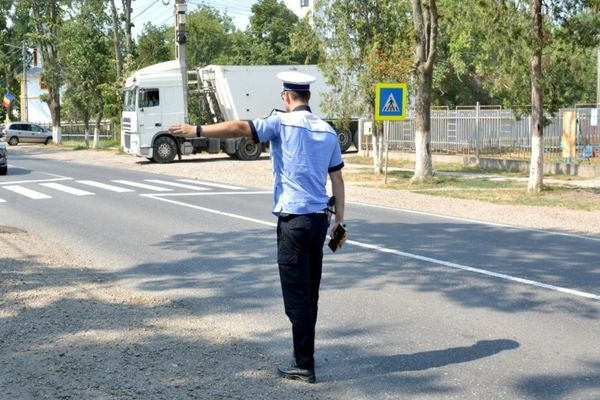Amenzi de peste 116.000 lei, aplicate de polițiștii bihoreni, în ultimele 48 de ore! 33 de șoferi au rămas fără permise
