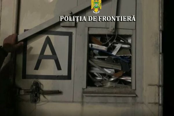 Aproape 82 de tone deşeuri, oprite la intrarea în ţară, în PTF Petea şi Borş II! Unul dintre camioane era supraîncărcat cu deşeuri din aluminiu