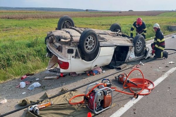 Grav accident în Bihor! Două persoane au murit, iar alte două au ajuns la spital (VIDEO/FOTO)