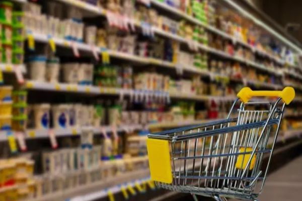 Produse retrase de la raft dintr-un mare supermarket din România - Posibilă infectare cu Listeria