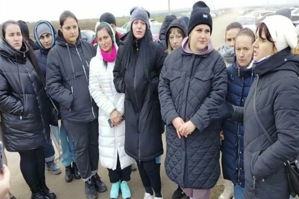 Soțiile soldaților ruși s-au dus la granița cu Ucraina și cer să-și ia bărbații înapoi acasă