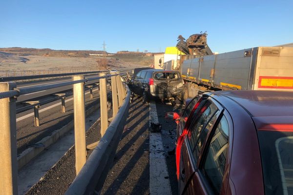 Accident în lanţ pe Autostrada A3 Turda - Borş: 13 autovehicule implicate (FOTO)