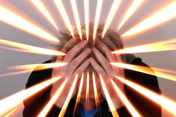 Cauzele durerilor de cap, din punct de vedere oftalmologic