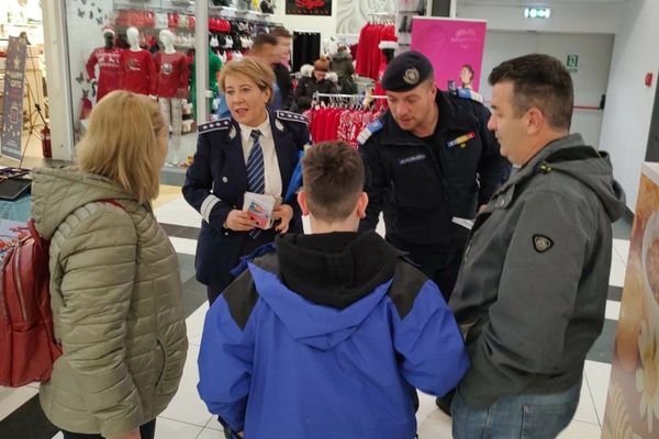 Polițiștii de prevenire și jandarmii bihoreni, alături de cetățeni, pentru sărbători în liniște și siguranță