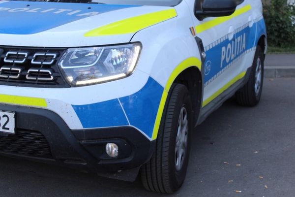 Licitaţie pentru achiziţionarea a sute de autovehicule destinate structurilor MAI