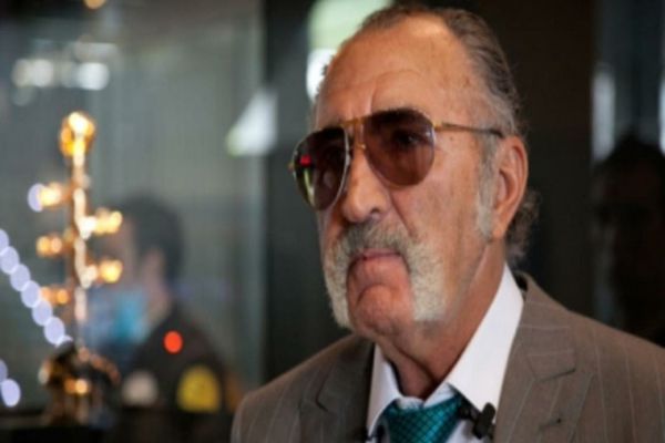 EXPLOZIV: Cum a vrut ȚIRIAC să pună mâna pe ARO - Cine a oprit TUNUL uriaș - Uzina, vândută pentru 150 de mii de dolari