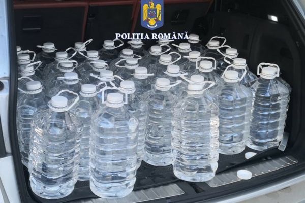 Orădean prins în flagrant, în timp ce transporta cu mașina peste 200 litri de alcool  etilic nemarcat