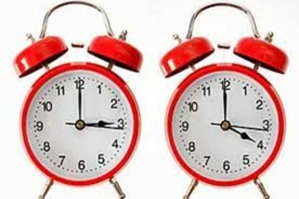 În curând vom trece la ora de vară. De când vom dormi cu o oră mai puțin