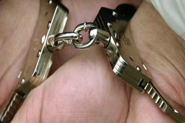 Doi țepari din Ilfov, reținuți de polițiștii bihoreni! S-au folosit de numele unor firme cunoscute pentru a vinde produse fictive! Zeci de persoane le-au căzut în plasă