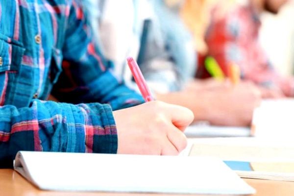 Elevii de clasa a VIII-a susțin proba la Matematică a Evaluării Naţionale