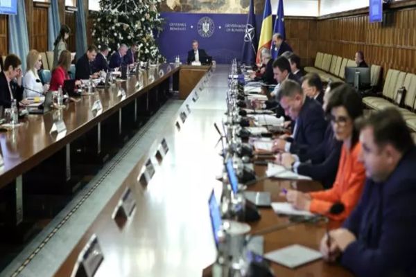 Guvernul promite prime de 2.500 de lei pentru personalul didactic. Sindicatele au cerut majorarea cu 25%