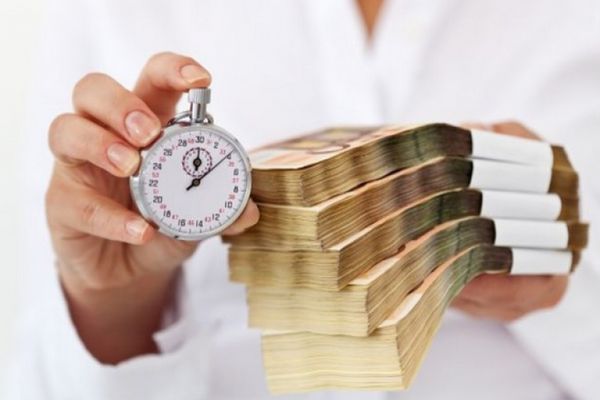 ROMÂNII AR PUTEA SCĂPA DE CREDITELE NEDORITE ÎN 14 ZILE. PROIECTUL CARE PROMITE O NOUĂ PROTECȚIE PENTRU DEBITORI