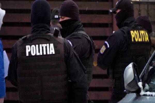 PERCHEZIȚII ÎN TOATĂ ȚARA, MIERCURI DIMINEAȚĂ. SUNT VIZATE GRUPĂRI DE TRAFIC DE DROGURI, TRAFIC DE PERSOANE, PORNOGRAFIE INFANTILĂ ȘI CRIMINALITATE INFORMATICĂ