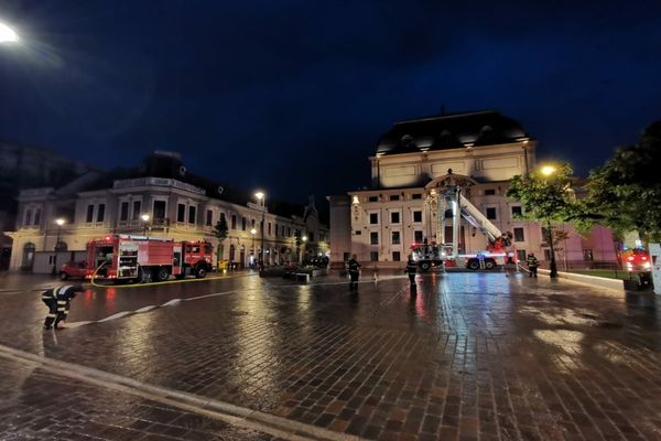 Exercițiu cu mijloace și forțe în teren desfășurat la Teatrul de Stat Oradea (FOTO)
