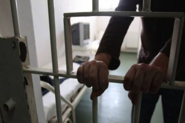 Doi bihoreni și un hunedorean, arestați preventiv pentru tâlhărie