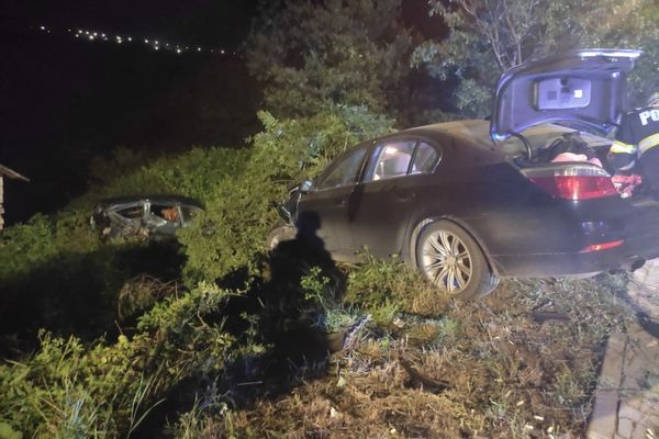 Grav accident în Bihor: Doi adulţi şi o minoră au fost răniţi (FOTO)