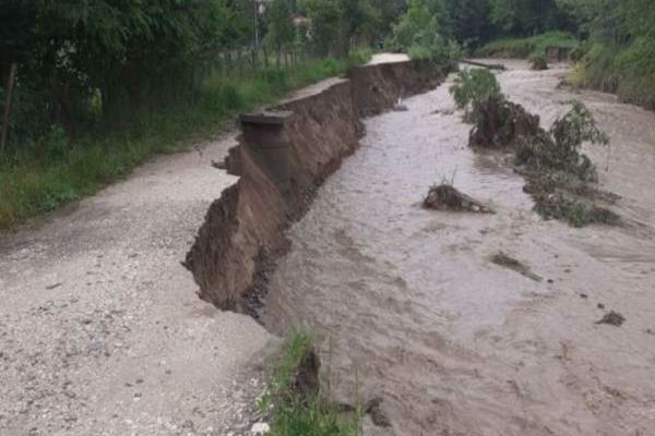 Pericol de inundații în următoarele zile: Coduri portocaliu și galben pe râuri din 3 județe - Prognoza INHGA și HARTA zonelor afectate