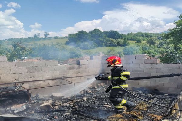 Peste 180 de intervenții desfășurate de pompierii militari bihoreni în minivacanța de Rusalii