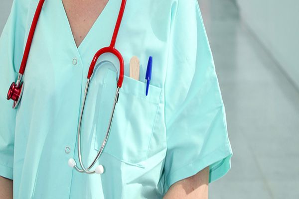 Românii, nevoiți să plătească la medicul de familie, de la 1 februarie. Cât vor trebui să scoată din buzunar pentru o consultație