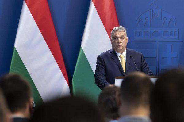VIKTOR ORBAN CREDE CĂ UE TREBUIE SĂ REGÂNDEASCĂ SANCȚIUNILE IMPUSE RUSIEI PENTRU A REDUCE PREȚUL ENERGIEI