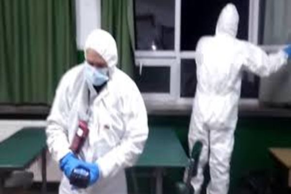 Un bebeluș a murit și trei frați ai săi sunt în stare gravă după o dezinsecție în apartamentul în care locuiau