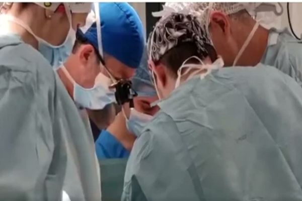 Premieră medicală în România, la Târgu Mureş. O inimă artificială a fost implantată, pentru prima oară, la un copil