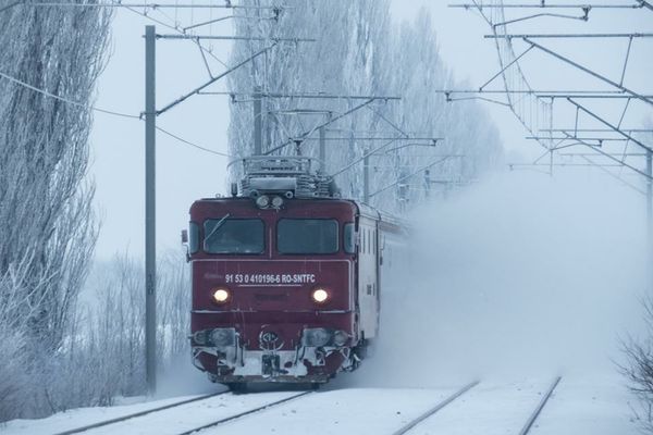 Alertă CFR Călători: Circulaţia a zeci de trenuri, suspendată duminică pe magistrala Bucureşti-Constanţa, din cauza vremii nefavorabile