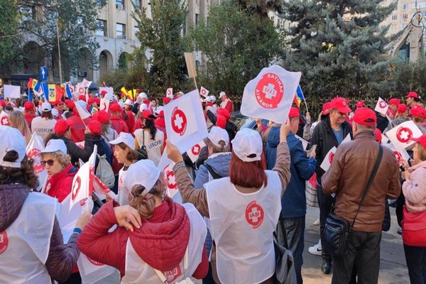 Protest SANITAS, astăzi, în faţa Ministerului Muncii: angajații din Sănătate amenință cu greva generală