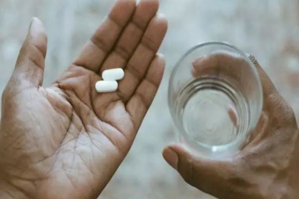 OMS ȘI EMA NEAGĂ DECLARAȚIILE LUI DONALD TRUMP: NU EXISTĂ NICIO LEGĂTURĂ DOVEDITĂ ÎNTRE PARACETAMOL, VACCINARE ȘI AUTISM