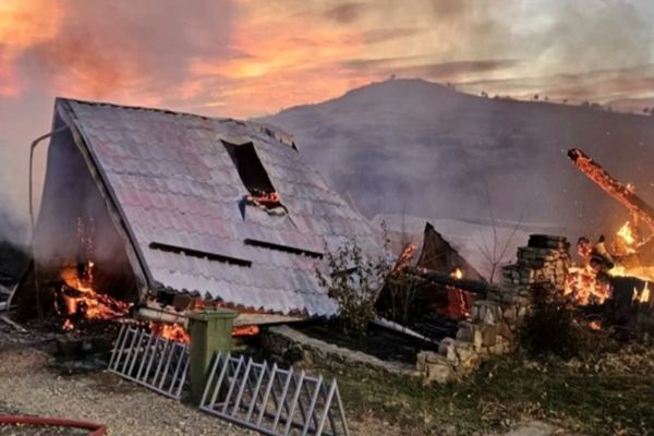 Percheziții la administratorii pensiunii Ferma Dacilor și la Primăria Gura Vadului, după tragedia în care au murit 8 oameni