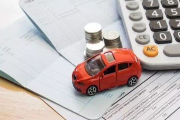 Trenul a ajuns un lux pentru români. Naveta cu mașina, mult mai avantajoasă, deși prețurile carburanților au explodat