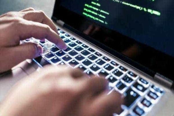 ADOLESCENTUL CARE A PUS PE JAR INSTITUȚIILE STATULUI PRIN MESAJE TERORISTE A FOST ARESTAT PREVENTIV PENTRU 30 DE ZILE 