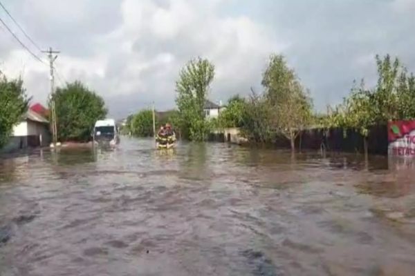 CULISELE STATULUI PARALEL. DEZASTRUL DIN MOLDOVA PUTEA FI EVITAT! BARAJE VECHI DE UN SECOL, BOMBE CU CEAS