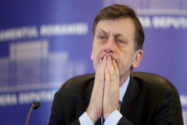 CRIN ANTONESCU: „PREȘEDINTELE, ORICARE AR FI EL, NU POATE SĂ-L DEMITĂ PE DOMNUL CIOLACU”