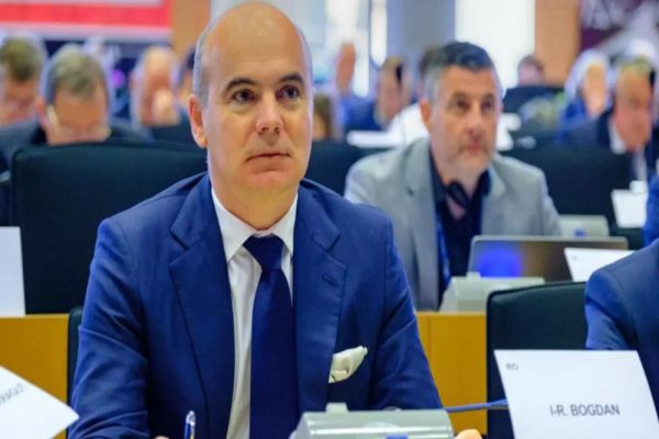RAREȘ BOGDAN: ”UNIȚI PENTRU SCĂDEREA PREȚULUI LA ENERGIE!” CE EXPLICAȚII AU CERUT EUROPARLAMENTARII PNL COMISIEI EUROPENE