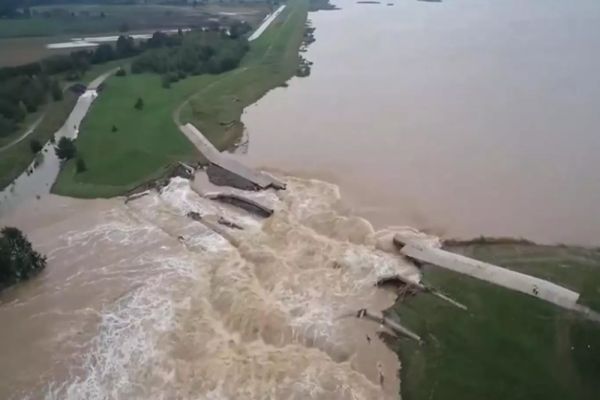 ALERTĂ DE NOI VIITURI: DEBITUL DUNĂRII S-AR PUTEA DUBLA