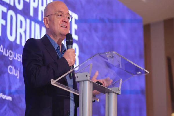 EMIL BOC, ATAC DUR LA ADRESA USR: „SUNT IMATURI, NU FAC DECÂT SĂ DISTRUGĂ PROIECTE”