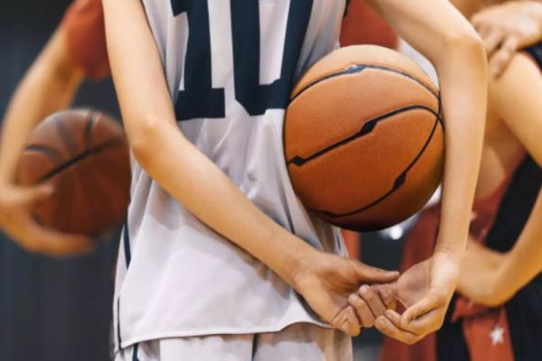 LIGIA DECA PROMOVEAZĂ SPORTUL ÎN ȘCOLI, CU AJUTORUL MARILOR CAMPIONI ROMÂNI 