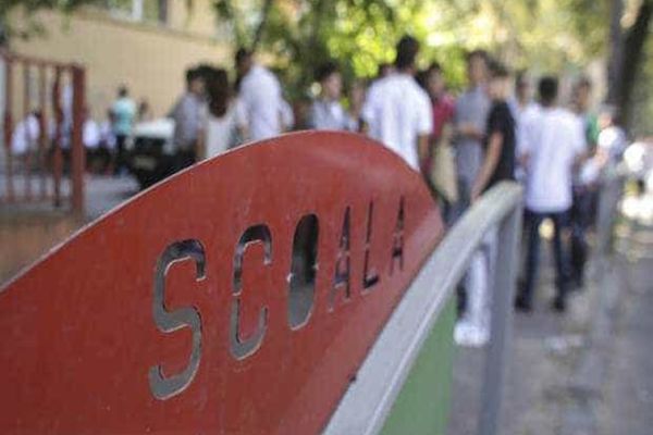 MINISTERUL EDUCAȚIEI VREA SĂ SCHIMBE REGULILE ÎN ȘCOLI: CATALOG ELECTRONIC PENTRU TOȚI ȘI MEDIE MINIMĂ OBLIGATORIE LA CLASELE VOCAȚIONALE