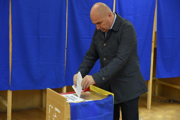 NOUL PREȘEDINTE AL PNL, ÎNTREBAT CE SE ÎNTÂMPLĂ DACĂ VA CÂŞTIGA ALEGERILE CĂLIN GEORGESCU: „VA FI O COMPETIŢIE DURĂ”